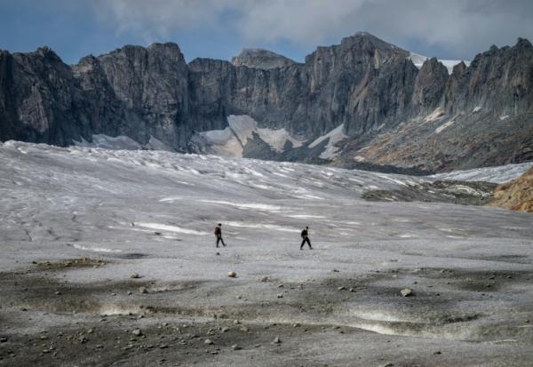 Les glaciers des Alpes devraient continuer à perdre de la masse au cours de ce siècle, quel que soit le scénario d'émissions envisagé, selon un rapport de l'institut européen Copernicus.