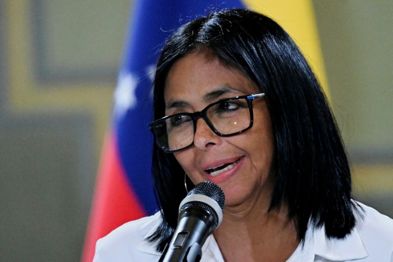 La présidente par intérim du Venezuela, Delcy Rodriguez, lors d'une conférence de presse au palais de Miraflores à Caracas, le 13 avril 2026