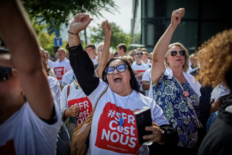 Salaris réunis devant le siège d'Altice, le 24 septembre 2026 à Paris.