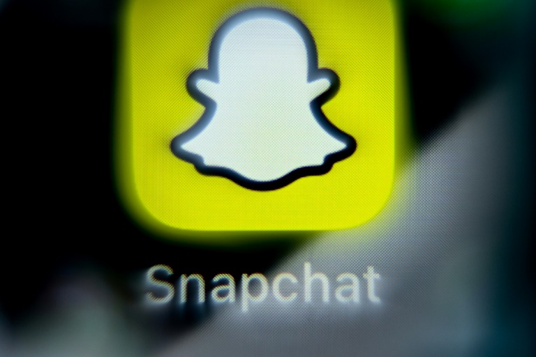Face aux pressions politiques pour vérifier l'âge des adolescents sur les réseaux sociaux en France, Snapchat pousse pour que cette mesure s'effectue au niveau des magasins d'application, gérés notamment par Apple et Google