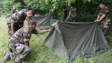 Emmanuel Macron pourrait annoncer dans les prochains jours l'instauration d'un service militaire volontaire en France, un projet à l'étude depuis plusieurs mois