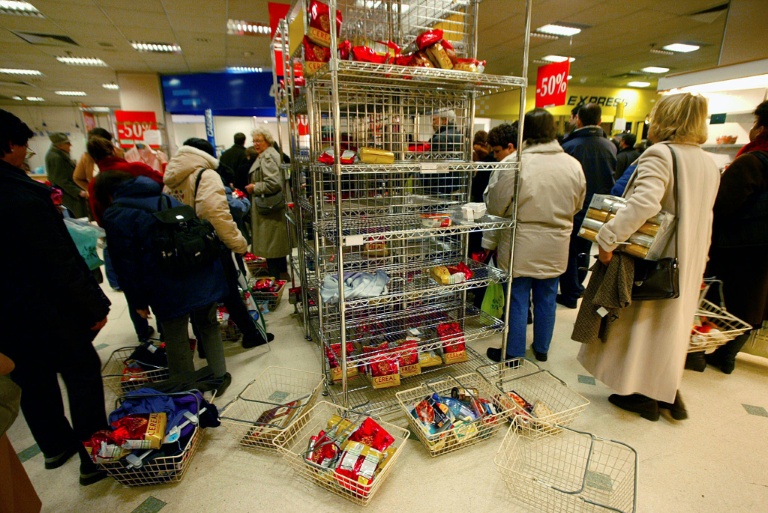 Un magasin Marks and Spencer, le 21 décembre 2001 à Paris