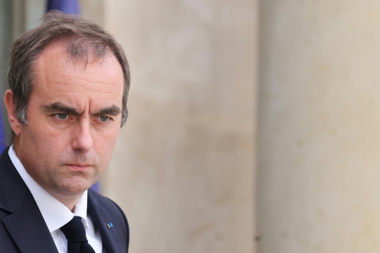 Le Premier ministre Sébastien Lecornu à la sortie de l'Elysée, à Paris, le 10 septembre 2026