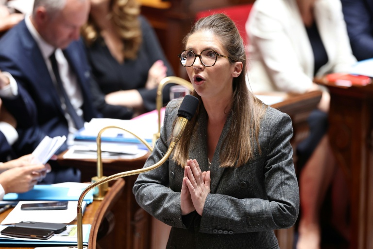 La ministre déléguée chargée de l’Égalité femmes-hommes Aurore Bergé lors des questions au gouvernement à l'Assemblée nationale, le 9 juin 2026 à Paris