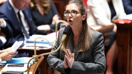 La ministre déléguée chargée de l’Égalité femmes-hommes Aurore Bergé lors des questions au gouvernement à l'Assemblée nationale, le 9 juin 2026 à Paris