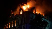 A Limoges, où l'hôtel de ville a été incendié, le maire Guillaume Guérin (LR) a estimé que la police nationale avait "manqué de moyens" et "reculé" face aux casseurs, Limoges le 18 octobre 2026.