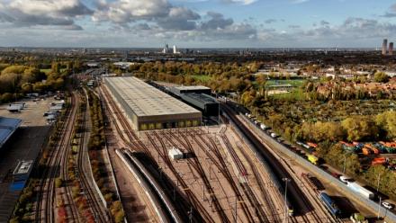 Vue aérienne du dépôt ferroviaire de Temple Mills, à Londres, le 27 octobre 2025