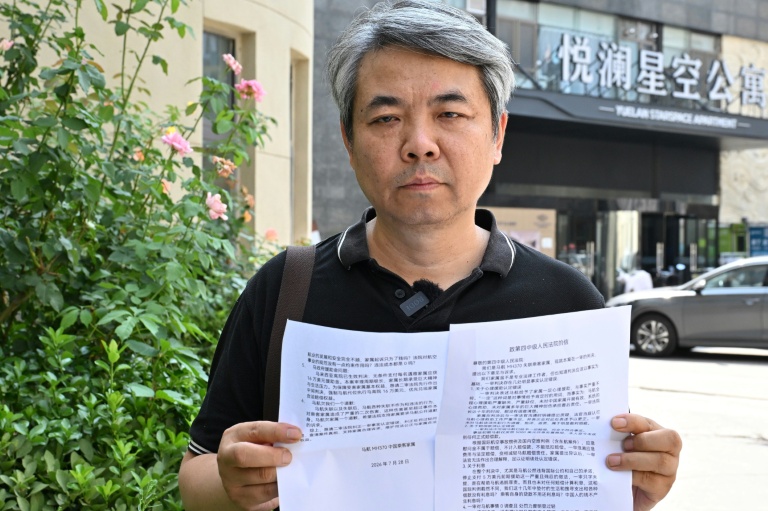 Jiang Hui, dont la mère était dans l'avion et qui représente les familles chinoises des passagers du vol MH370 près du tribunal pékinois où se déroule le procès en appel contre la compagnie Malaysia Airlines
