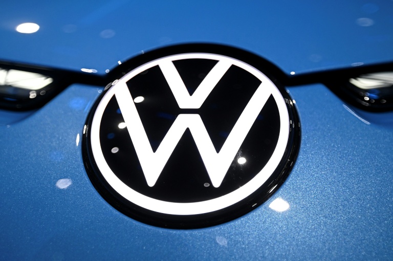 Le géant automobile en crise Volkswagen appelle à accélérer ses mesures d'économies après une lourde perte nette au troisième trimestre