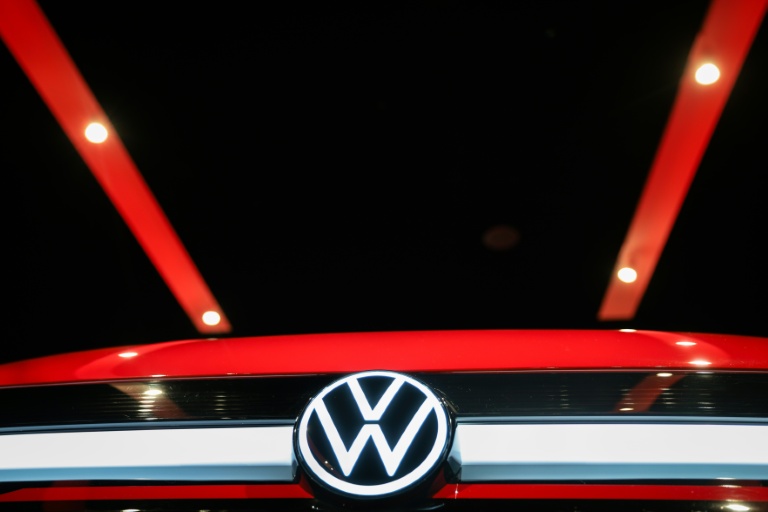 Le constructeur Volkswagen rappelle plus de 2,8 millions de véhicules VW et Audi dans le monde, dont un tiers en Allemagne, pour un risque de corrosion du système de direction