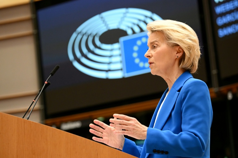 La présidente de la Commission européenne, Ursula von der Leyen, au Parlement européen à Bruxelles, le 12 novembre 2025
