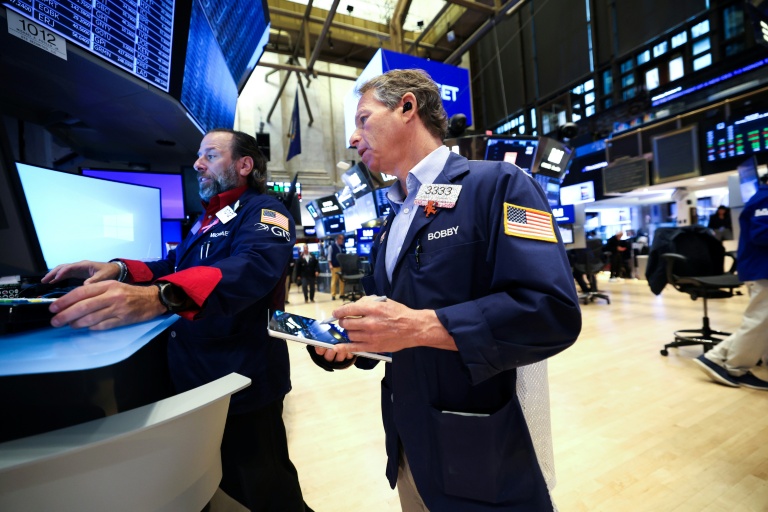 Des opérateurs à la Bourse de New York le 13 octobre 2025