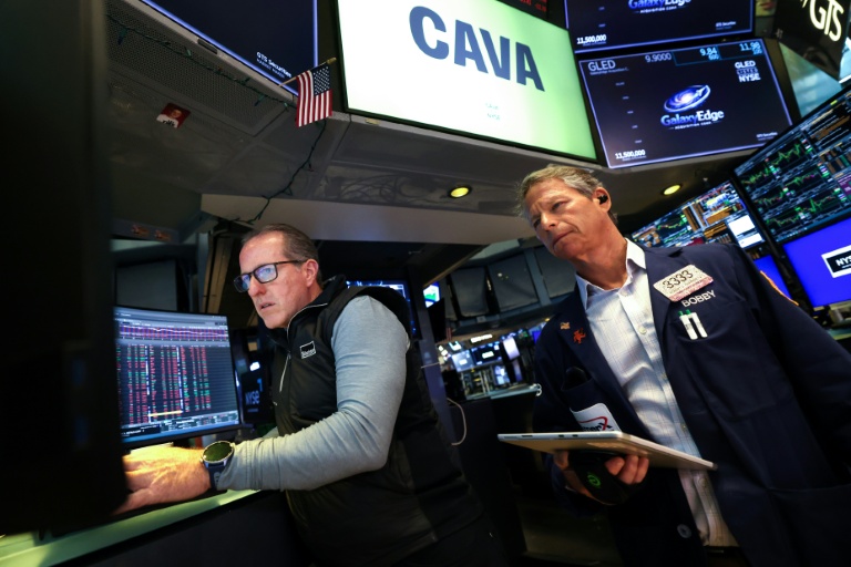 Des opérateurs à la Bourse de New York le 19 mai 2026