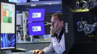 Un trader travaille sur le parquet de la Bourse de New York (NYSE) à l’ouverture de la séance, à New York, le 27 mai 2026