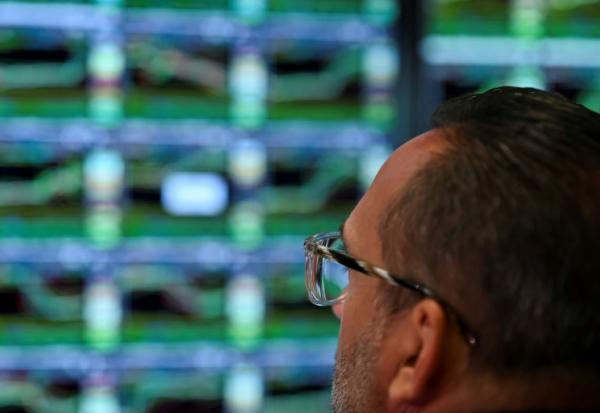 Un opérateur à la Bourse de New York, le 12 mai 2025.