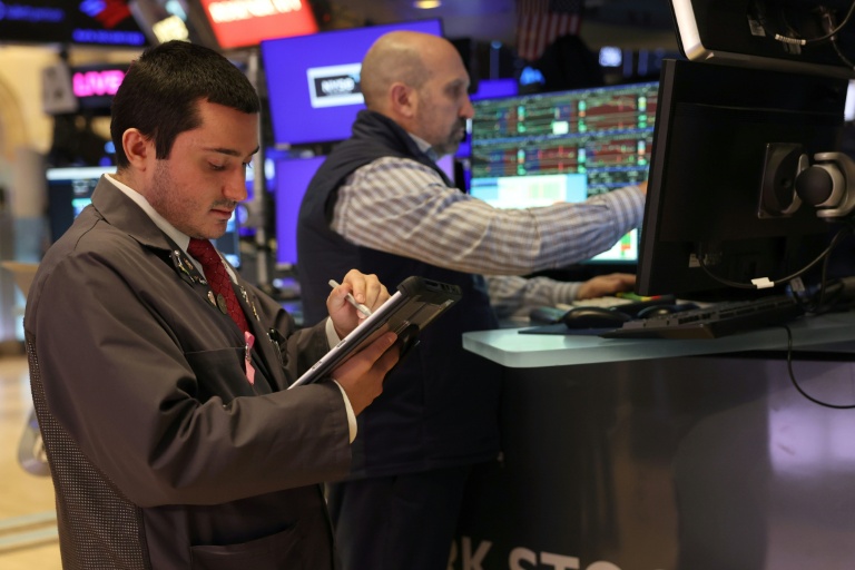 Des opérateurs à la Bourse de New York le 14 janvier 2026