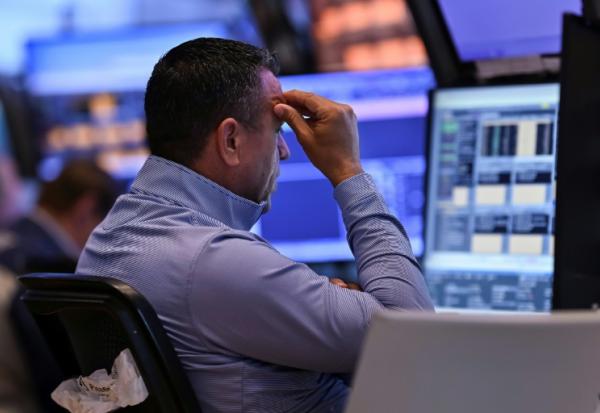 Un opérateur à la Bourse de New York, le 12 mai 2025.