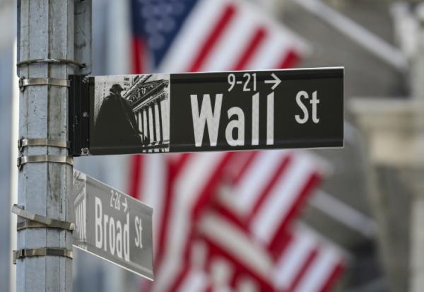 Un panneau indiquant Wall Street à New York le 19 octobre 2026