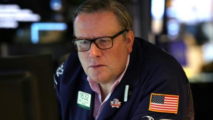 Un opérateur à la Bourse de New York le 13 octobre 2025
