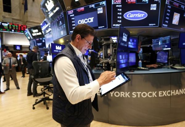 Un opérateur à la Bourse de New York, le 19 mai 2025.