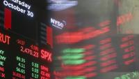 Des écrans à la Bourse de New York, le 30 octobre 2025