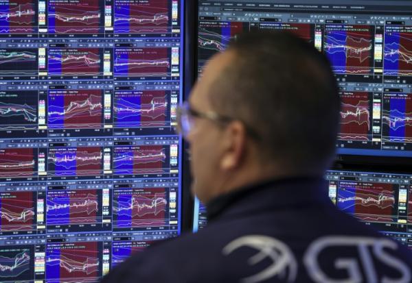 Un opérateur à la Bourse de New York, le 21 novembre 2025
