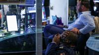 Des opérateurs à la Bourse de New York, le 19 novembre 2025