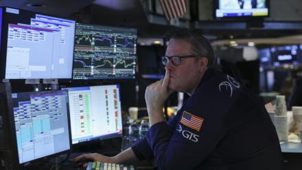 Un opérateur à la Bourse de New York, le 13 février 2026