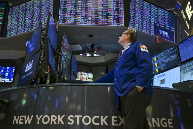 Un opérateur à la Bourse de New York, le 21 avril 2025.