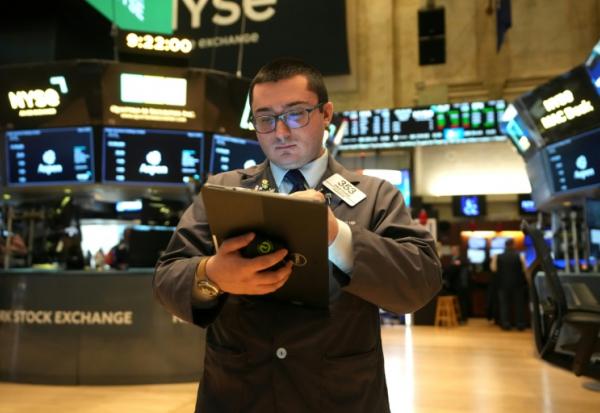Un opérateur à la Bourse de New York, le 8 mai 2025.