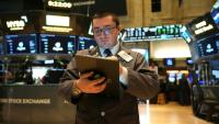 Un opérateur à la Bourse de New York, le 8 mai 2025.