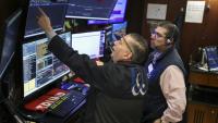 Des opérateurs à la Bourse de New York le 18 mars 2026