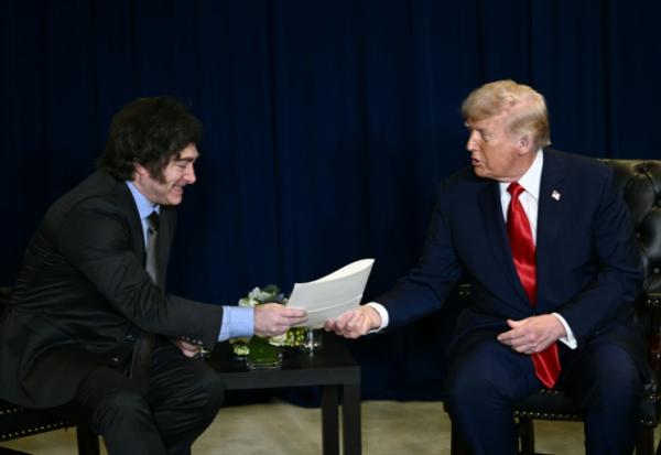 Javier Milei et Donald Trump lors d'une réunion bilatérale dans le cadre de l'Assemblée générale de l'ONU à New York, le 23 septembre 2025