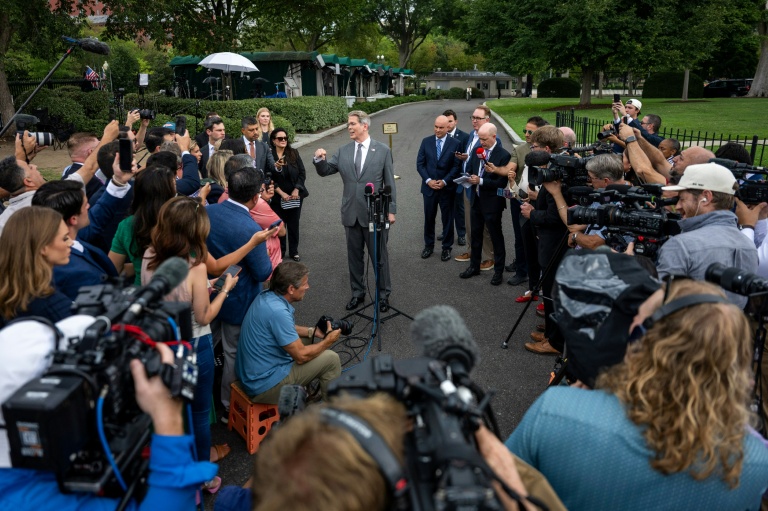 Le secrétaire au Trésor Scott Bessent s'adresse à la presse à la Maison Blanche, le 20 août 2026 à Washington