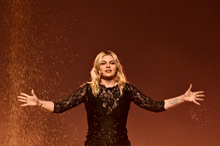 La chanteuse française Louane lors de la demi-finale de l'Eurovision à Bâle, en Suisse, le 15 mai 2025