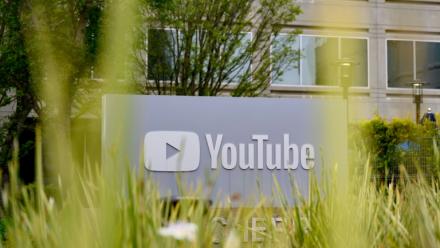Logo YouTube à San Bruno, en Californie, le 23 avril 2025.