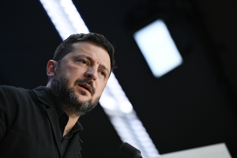 Le président ukrainien Volodymyr Zelensky lors d'une conférence de presse en marge d'un sommet européen à Bruxelles, le 16 octobre 2026