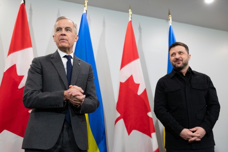 Le Premier ministre canadien Mark Carney et le président ukrainien Volodymyr Zelensky à Halifax au Canada, le 27 décembre 2025