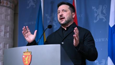 Le président ukrainien Volodymyr Zelensky lors d'une conférence de presse après une rencontre avec le Premier ministre norvégien et le président finlandais, le 20 octobre 2026 à Oslo en Norvège