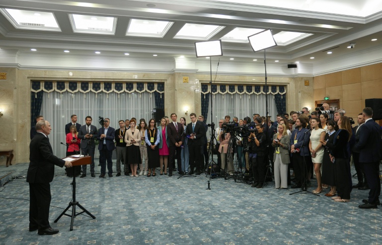 Conférence de presse du président russe Vladimir Poutine à Bishkek, en marge du sommet de l'Organisation de coopération de Shanghai, le 1er septembre 2026