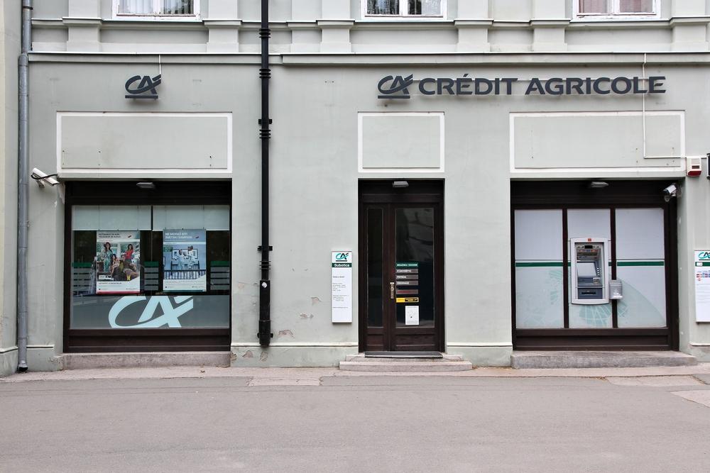 Crédit Agricole recule : les coûts et la banque de détail en France déçoivent