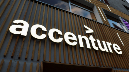Accenture maintient le cap !
