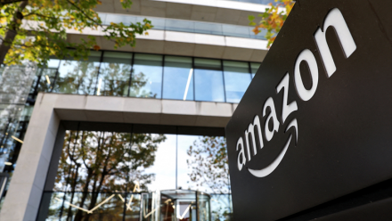 Amazon rechute, plombé à Wall Street par des plans d'investissements de 200 milliards de dollars