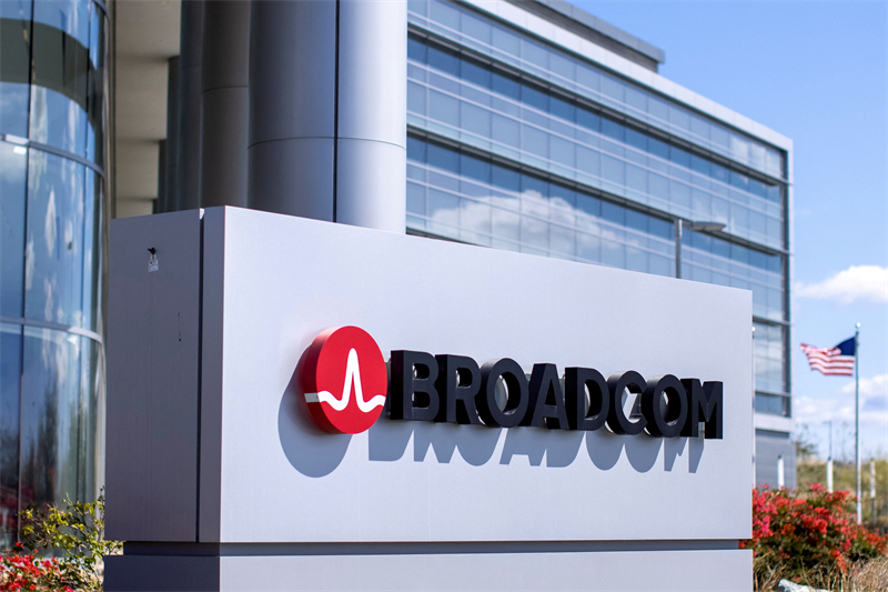 Broadcom reperd un peu de terrain