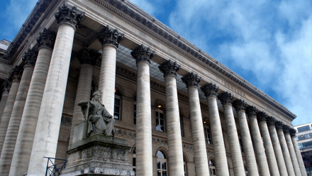 Clôture Paris : baisse symbolique pour terminer la semaine