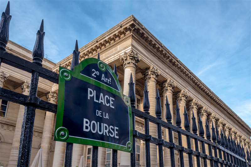 Clôture Paris : en hausse, mais sur le fil