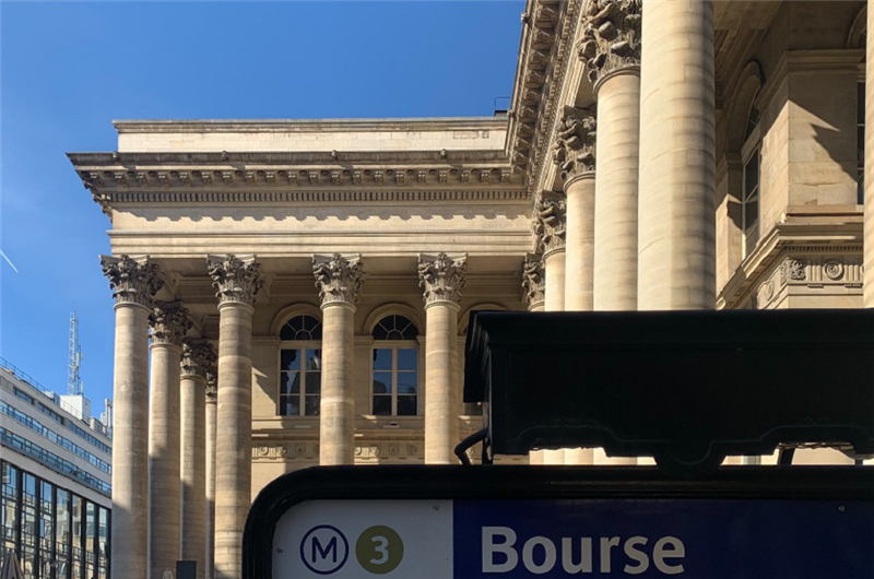 Clôture Paris : huit de hausse !