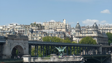 Clôture Paris : le CAC 40 débute la semaine en baisse