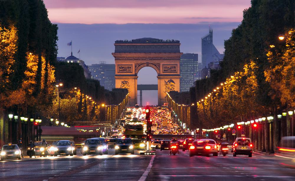 Clôture Paris : le CAC40 franchit les 8.700 points, une première historique