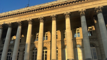 Clôture Paris : le CAC40 perd 2,17%, le pétrole monte sur les 78$